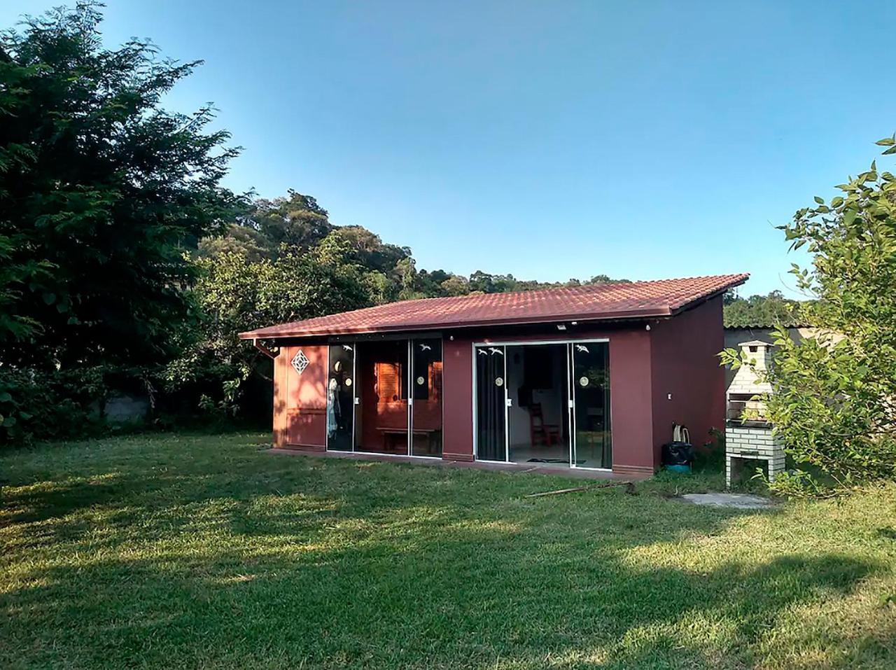 Holiday home Chale Sol De Primavera Aruja